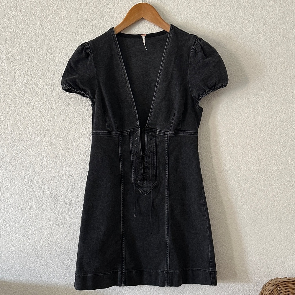 FREE PEOPLE something sweet v neck Black Denim Mini Dress with Puff Sleeves sz 4